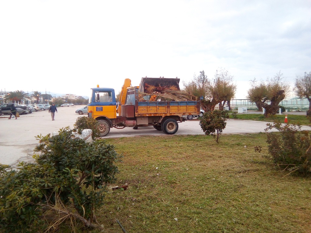 Συνεχίζονται οι εργασίες καθαριότητας και αποκατάστασης στο δήμο Βέλου-Βόχας